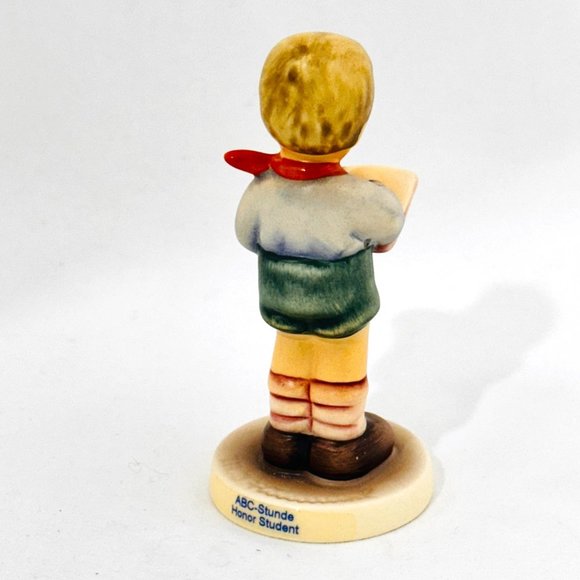 Goebel Hummel #2087/B  "Honor Student" TMK8 - Club Membership Edition - Picture 10 of 13